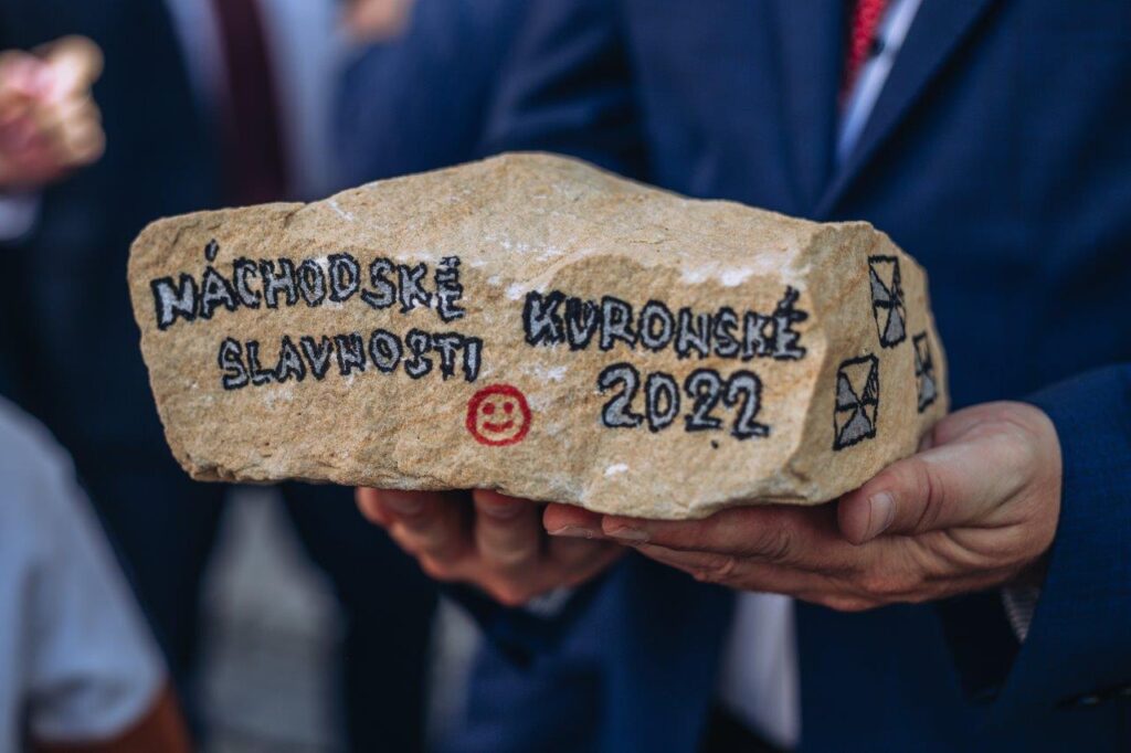 Autors: Tomáš Menec, Nāhodas pašvaldība