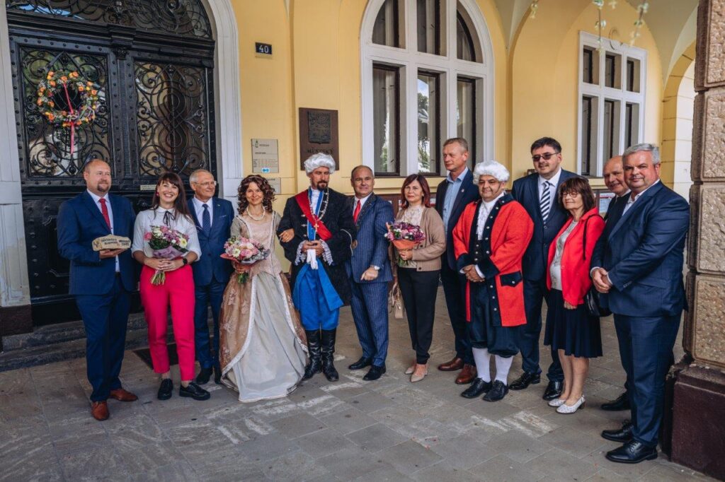 Autors: Tomáš Menec, Nāhodas pašvaldība