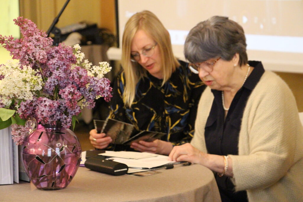 Izdevniecības «Latvijas mediji» pārstāve Jūlija Dibovska un grāmatas autore Anta Bergmane.
Autors: Ingrīda Punka