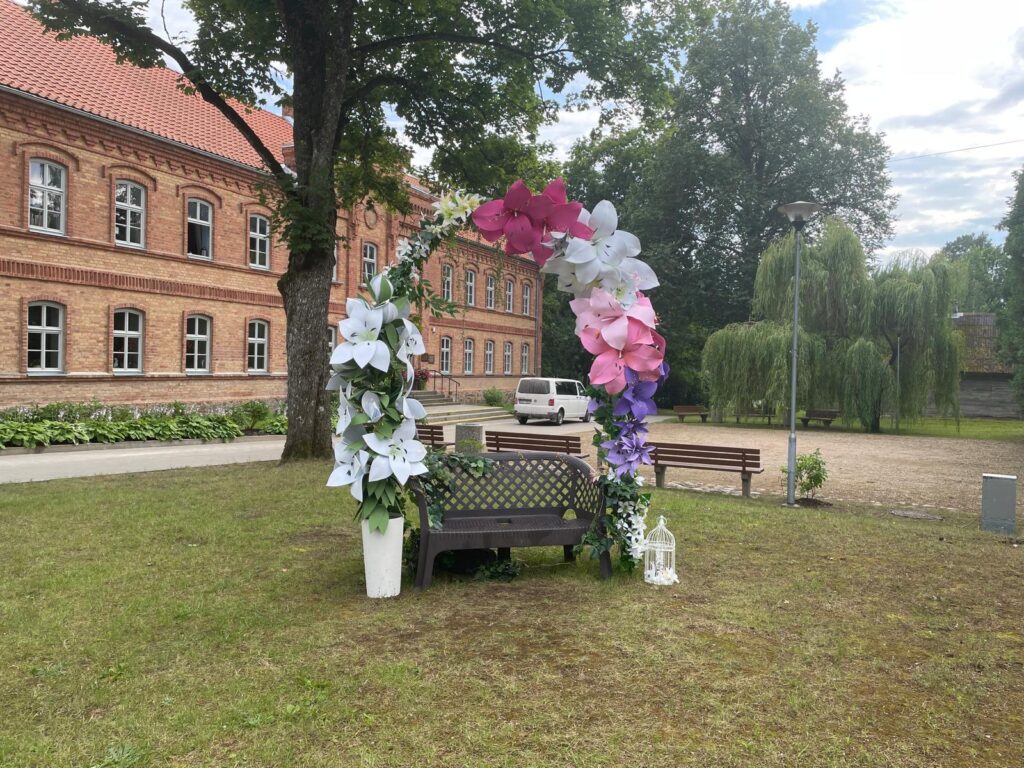 Pie daudzfunkcionālā sociālo pakalpojumu centra "Sarkanā skola".
Autors: bauskasdzive.lv