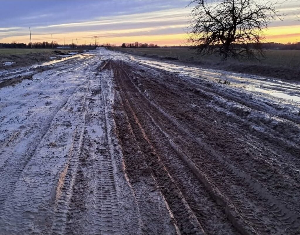 Pavasarī ceļš izšķīst.
Autors: No albuma